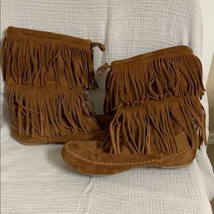 Two tier fringe boots